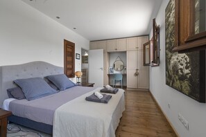 5 chambres, fer et planche à repasser, Wi-Fi gratuit, draps fournis