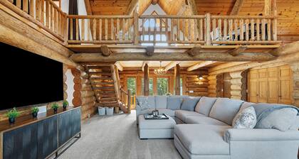 Egg Harbor Log Cabin w Outside Bar and Patio!