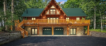 Egg Harbor Log Cabin w Outside Bar and Patio!