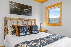 3 bedrooms, travel crib, free WiFi, bed sheets
