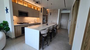 微波炉、烤箱、炉灶、洗碗机