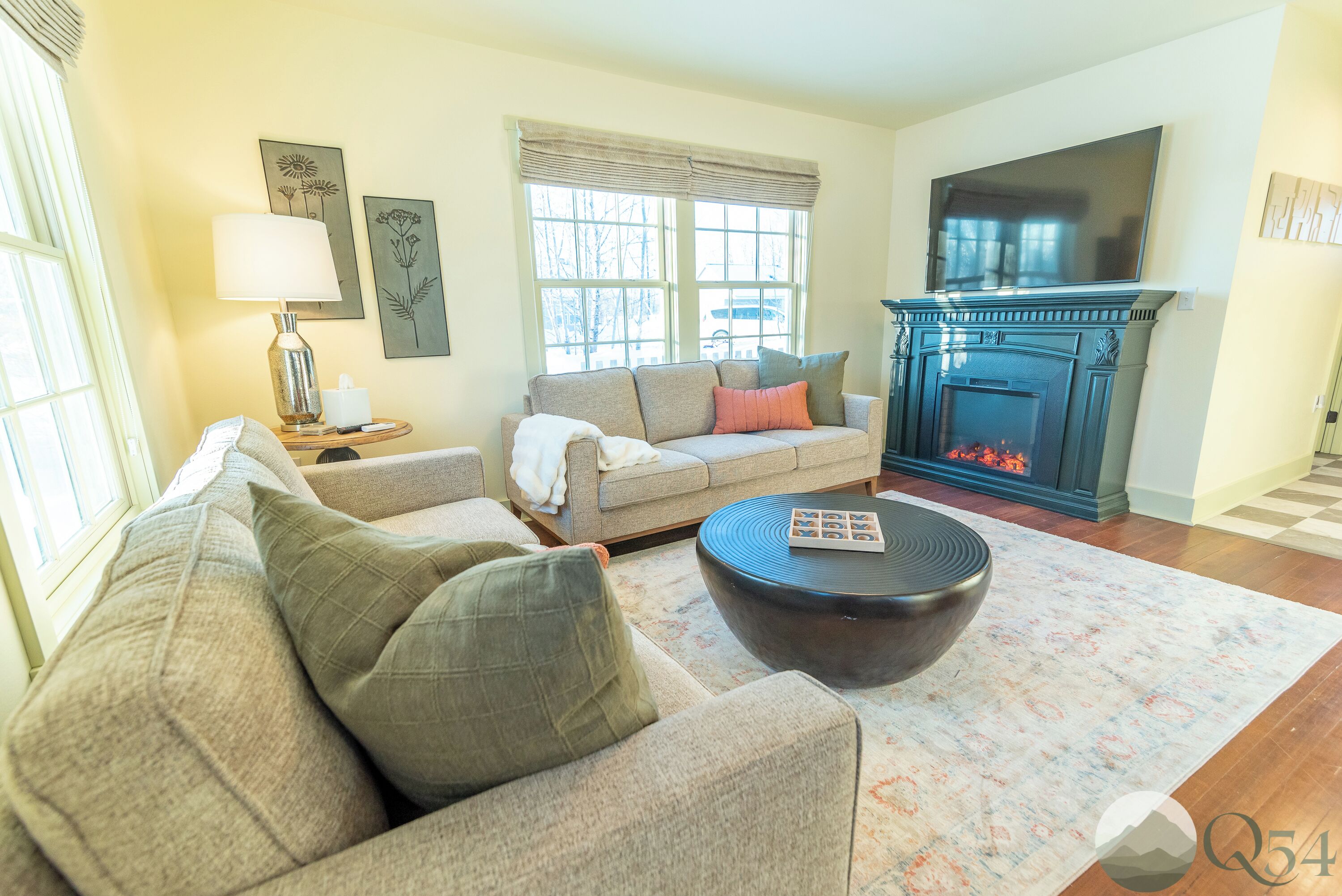 Suite 1 - Deluxe Suite, Hot Tub, Mountain View | Oppholdsområde