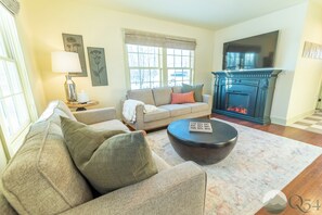 Suite 1 - Deluxe Suite, Hot Tub, Mountain View | Living area - Quarter 54 (Palmer)