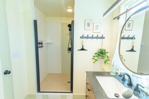Suite 1 - Deluxe Suite, Hot Tub, Mountain View | Bathroom shower - Quarter 54 (Palmer)