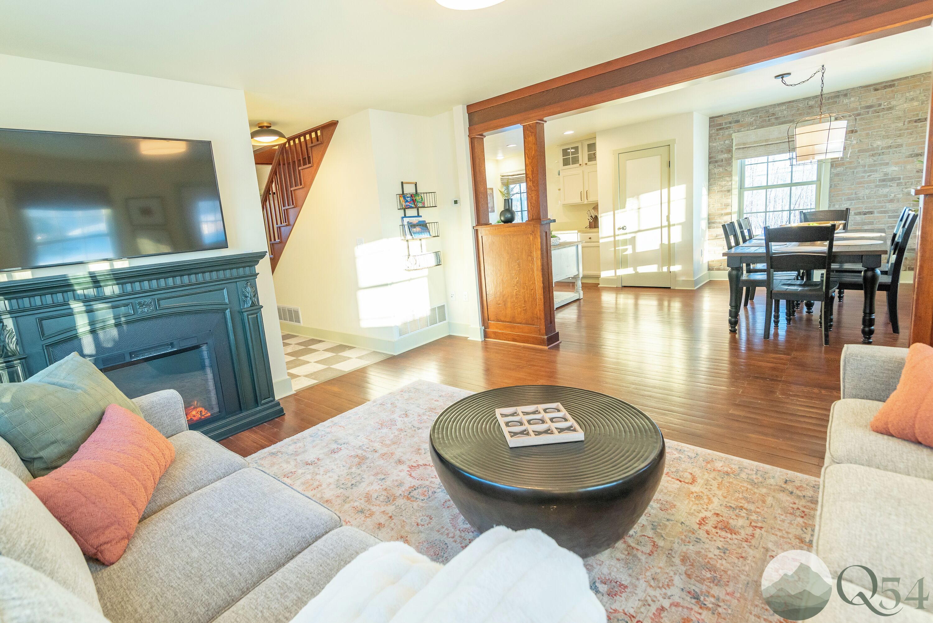 Suite 1 - Deluxe Suite, Hot Tub, Mountain View |   起居区