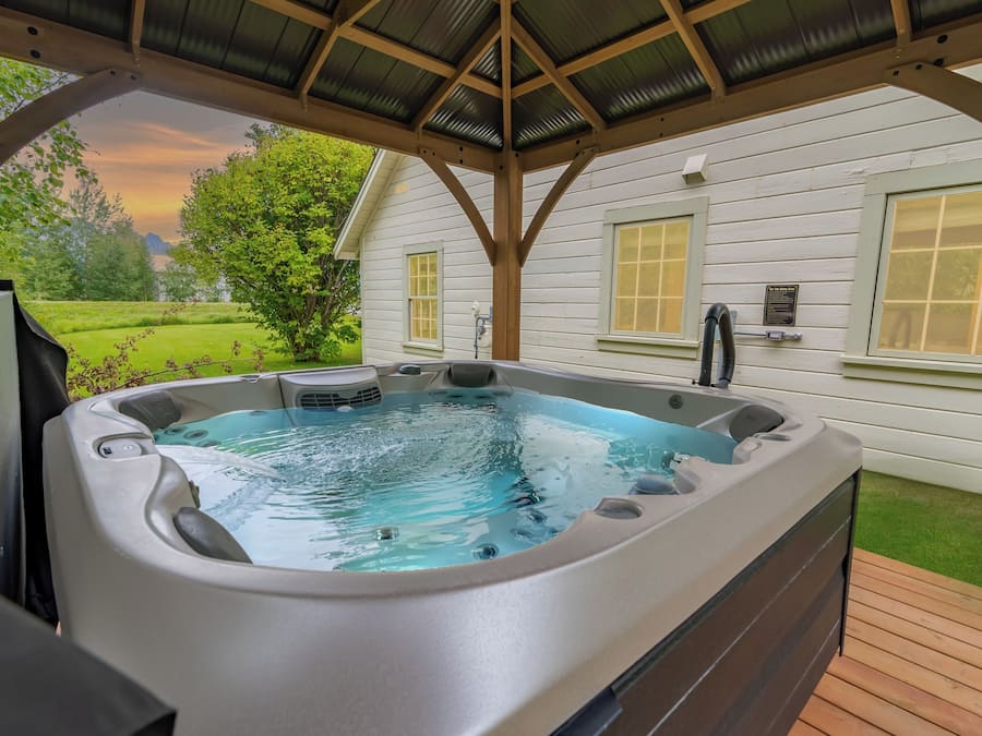 Private spa tub