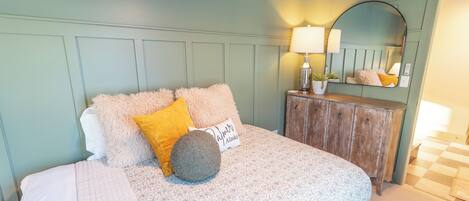 Suite 1 - Deluxe Suite, Hot Tub, Mountain View | 遮光カーテン、アイロン / アイロン台、旅行用ベビーベッド、WiFi (無料)