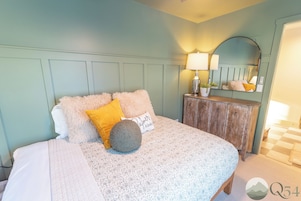 Suite 1 - Deluxe Suite, Hot Tub, Mountain View | Blackout drapes, iron/ironing board, travel crib, free WiFi