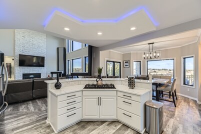 Luxury Parker Mansion w/ Bar, B-Ball & Hot Tub