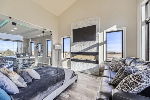 Luxury Parker Mansion w/ Bar, B-Ball & Hot Tub