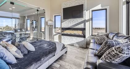 Luxury Parker Mansion w/ Bar, B-Ball & Hot Tub