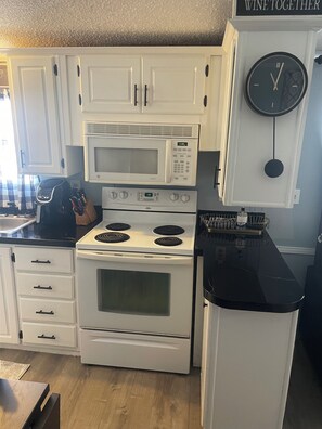 Microwave, oven, stovetop - Resort Style Living 55+ Golf Community near Orlando (Davenport)