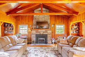 Living area - Country home in beautiful Bucks County (Hatfield)