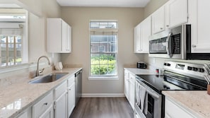 Full-size fridge, microwave, oven, stovetop
