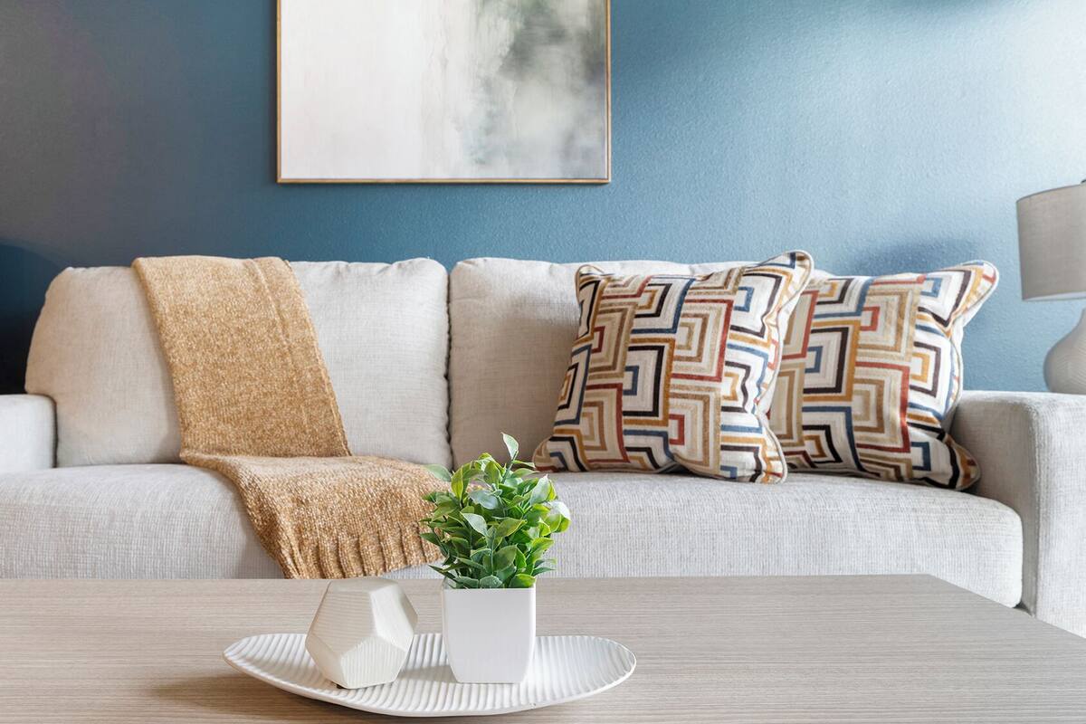 Departamento, 2 habitaciones | Área de sala de estar | Televisión