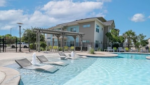 A swimming pool with lounge chairs and a pergola. - Landing Apartments Austin - Lockhart (Lockhart)
