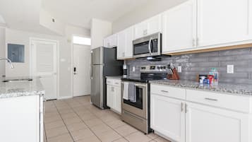 Standard Apartment, 2 Bedrooms | Private kitchen | Full-size fridge, microwave, oven, stovetop