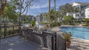 BBQ/picnic area - Landing Apartments - Southwest Orlando (Orlando)