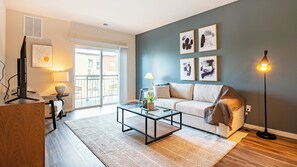 Appartement, 1 chambre | Aire de séjour | Téléviseur de 50 po avec télévision numérique