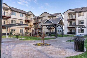 Property grounds - Landing Apartments - Woodburn (Woodburn)