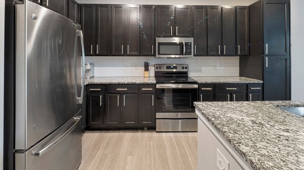 Apartment, 1 Bedroom | Private kitchen | Full-sized fridge, microwave, oven, stovetop