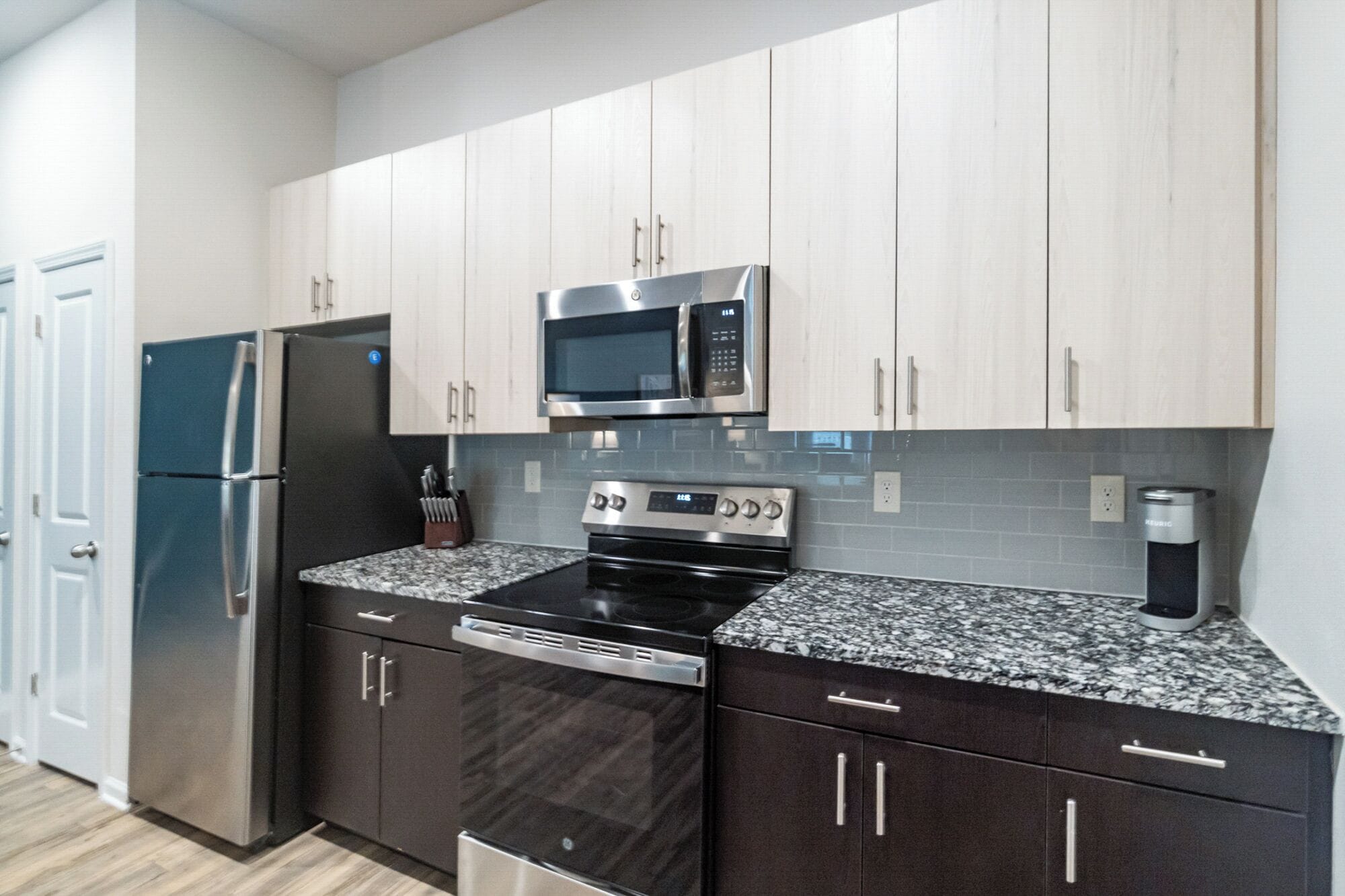 Apartment, 1 Bedroom | Private kitchen | Full-size fridge, microwave, oven, stovetop