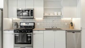 Apartment, 1 Bedroom | Bathroom | Free toiletries, hair dryer, towels, soap