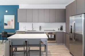 Full-size fridge, microwave, oven, stovetop - Landing Apartments - Northeast Palm Bay (Palm Bay)