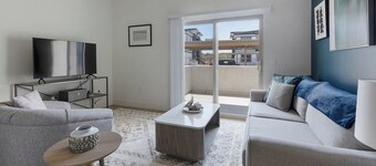 Landing Apartments Tucson near La Cholla Professional Park