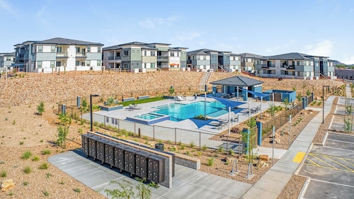 Landing Apartments Tucson near La Cholla Professional Park