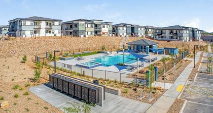 Landing Apartments Tucson near La Cholla Professional Park