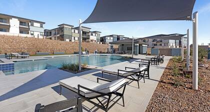 Landing Apartments Tucson near La Cholla Professional Park