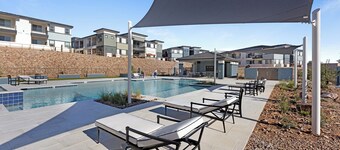 Landing Apartments Tucson near La Cholla Professional Park