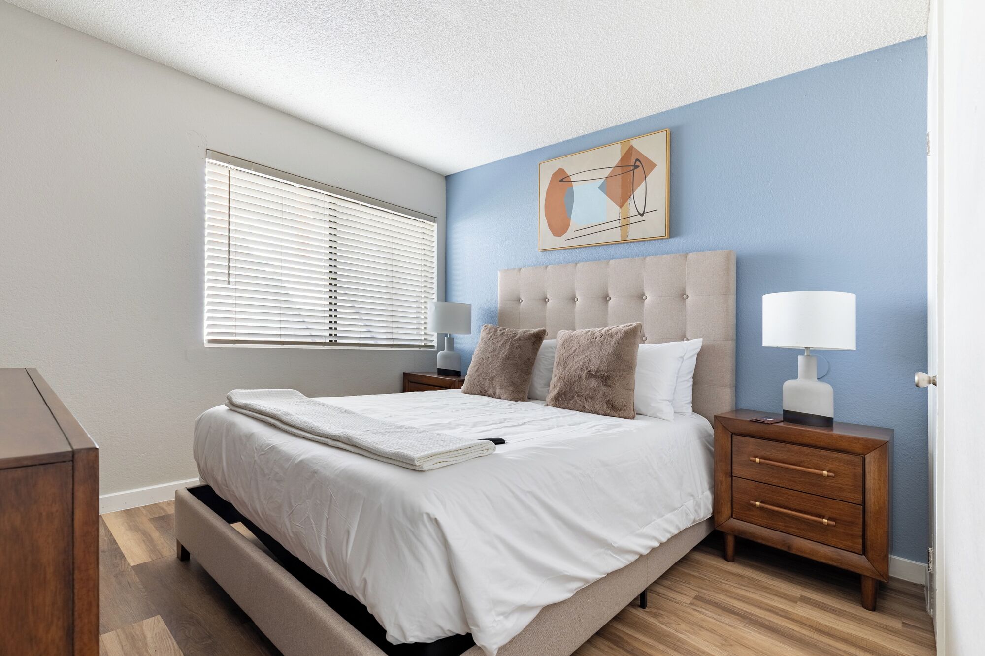 Apartment, 1 Bedroom | Individually decorated, individually furnished, desk, laptop workspace