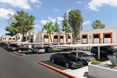 Landing Apartments Phoenix - Maryvale Village