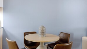 Appartement, 2 chambres | Salle à manger