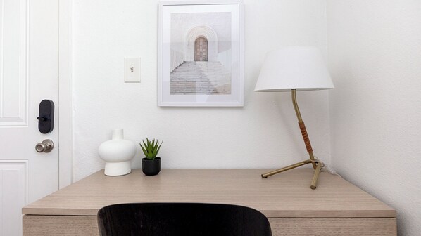 Apartment, 1 Bedroom | In-room business centre