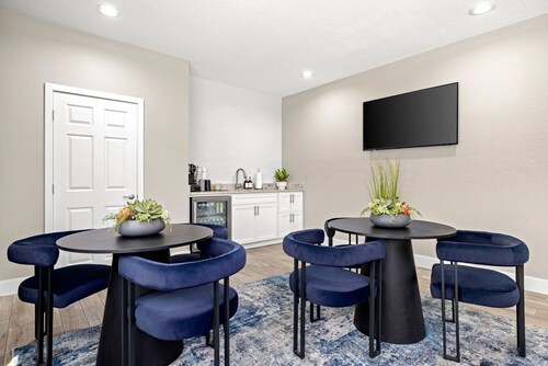 Landing Apartments Glendale near Catlin Court Historic District