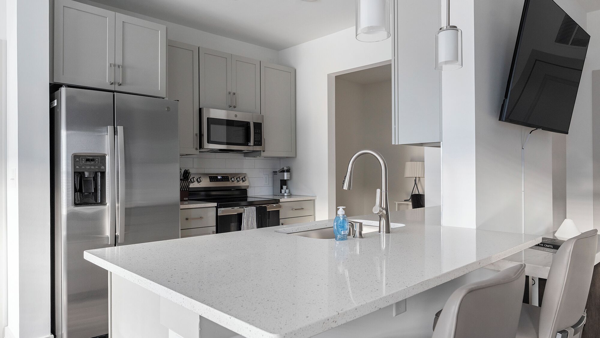 Apartment, 1 Bedroom | Private kitchen | Full-size fridge, microwave, oven, stovetop