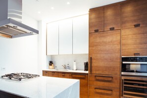 Apartment, 1 Bedroom | Private kitchen | Full-sized fridge, microwave, oven, stovetop