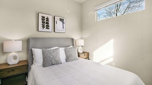 Individually decorated, individually furnished, iron/ironing board - Landing Apartments Orlando - Central Business District (Orlando)