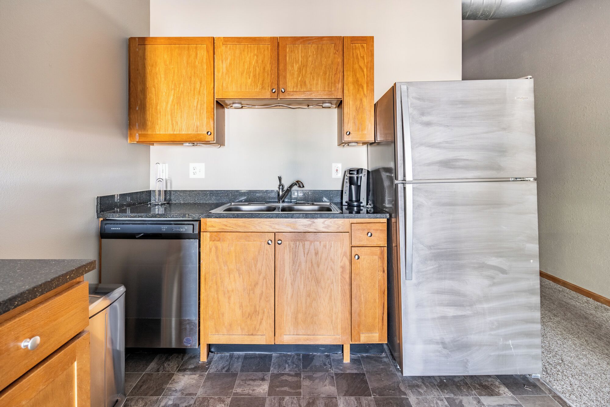 Apartment, 1 Bedroom | Dapur peribadi | Peti sejuk/penyejuk beku saiz penuh, ketuhar gelombang mikro, ketuhar 