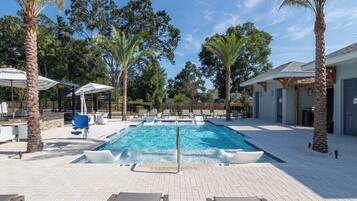 Outdoor pool, free cabanas