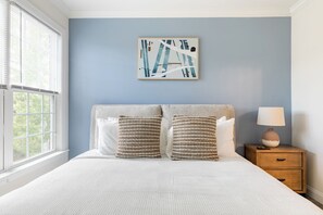 Appartement, 2 slaapkamers | Individueel gedecoreerd, individueel gemeubileerd, een bureau