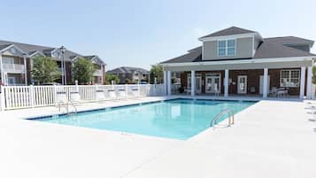 Outdoor pool, sun loungers