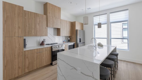 Landing Apartments - Downtown Dallas