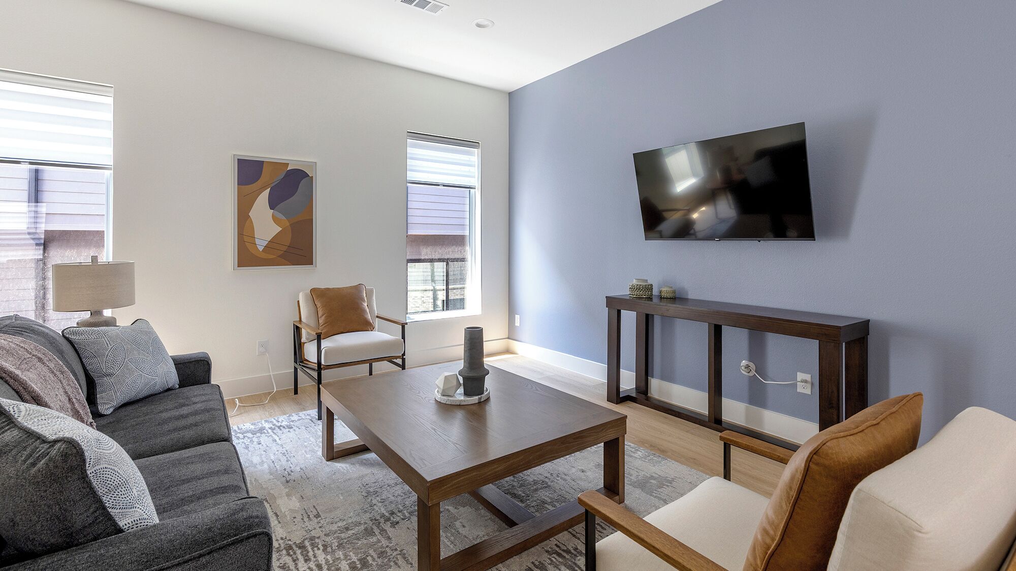 公寓, 2 間臥室 | 起居區 | 50-吋電視，提供數位頻道