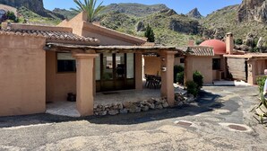 A traditional Mediterranean-style building with a patio, stone walls, and a mountainous backdrop. - El Oasis - Boutique Mountain Retreat with Pool • 20 mins from Mojácar Beaches (AN)