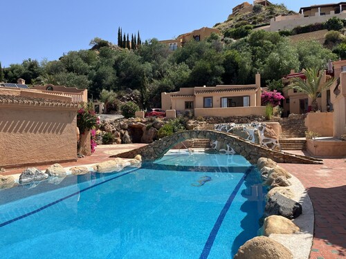 El Oasis - stylish 2‑bedroom holiday home with pool and views in Sierra Cabrera