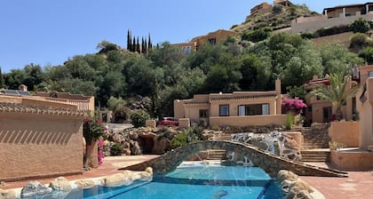 El Oasis - stylish 2‑bedroom holiday home with pool and views in Sierra Cabrera